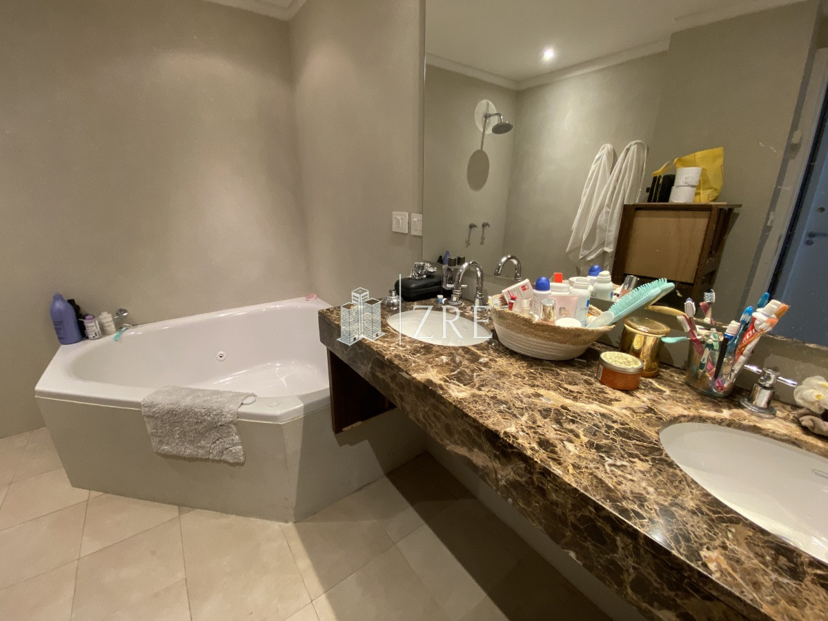 Apartamento ID.533 - Venta apartamento de 4 dormitorios Punta del Este