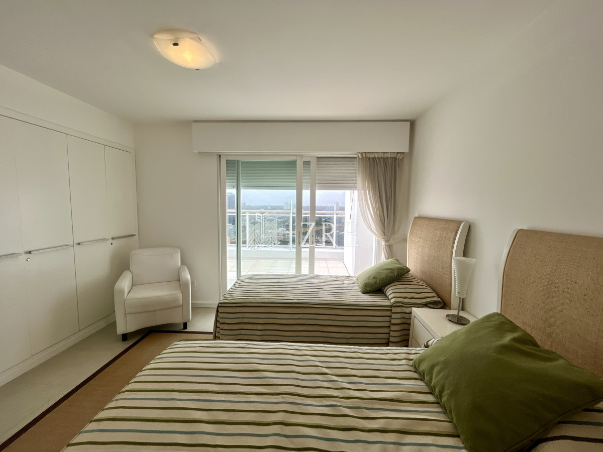 Apartamento ID.695 - Venta apartamento penthouse 3 dormitorios. Playa brava, Punta del Este 