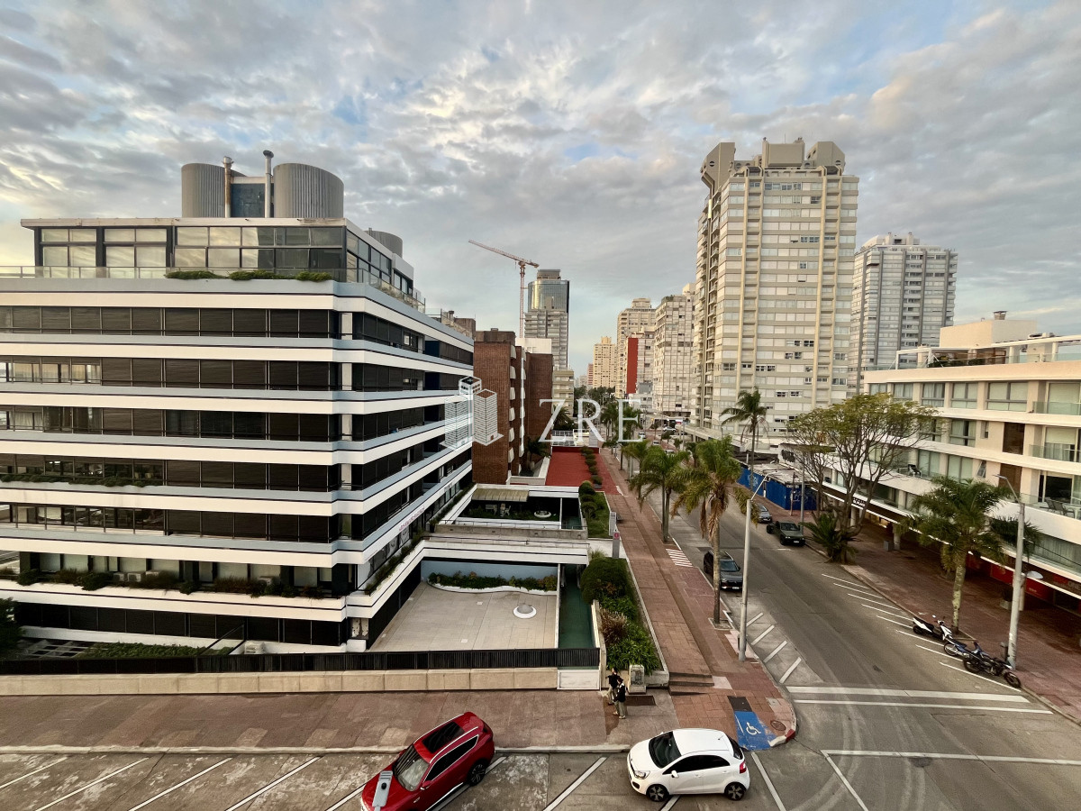 Apartamento ID.691 - Venta apartamento 3 dormitorios. Penisnuala, Punta del Este. 