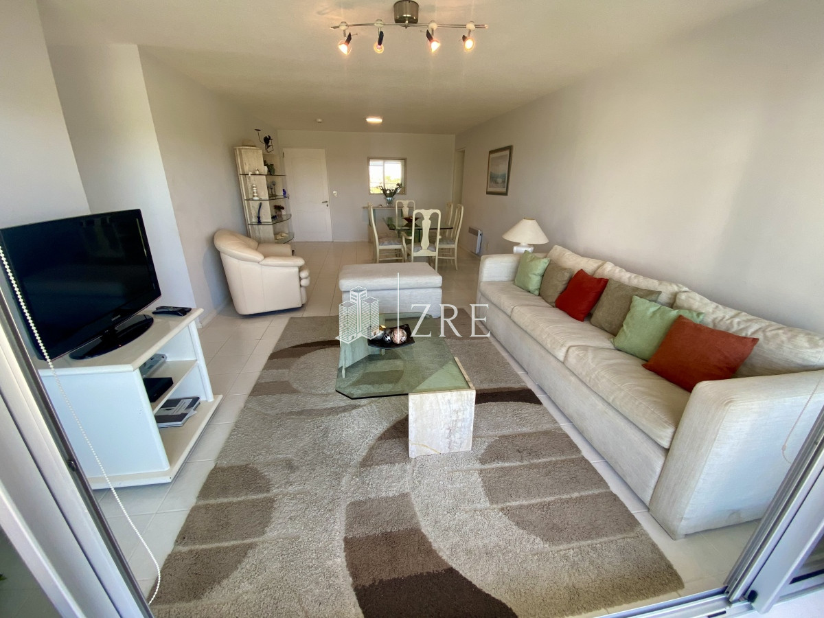 Apartamento ID.137 - Venta apartamento 3 dormitorios más dependencia, playa mansa. Punta del Este 