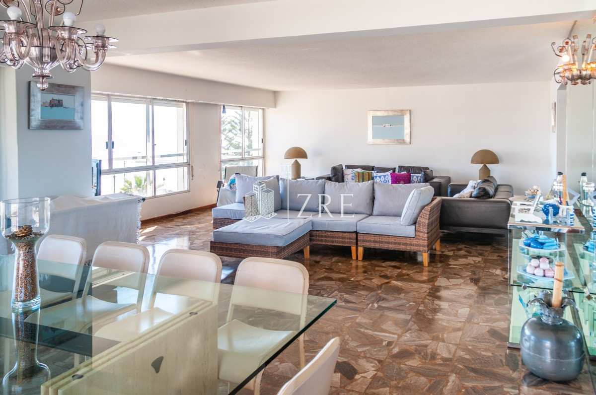 Apartamento ID.338 - Primera fila Playa Mansa, semipiso en Malecon.