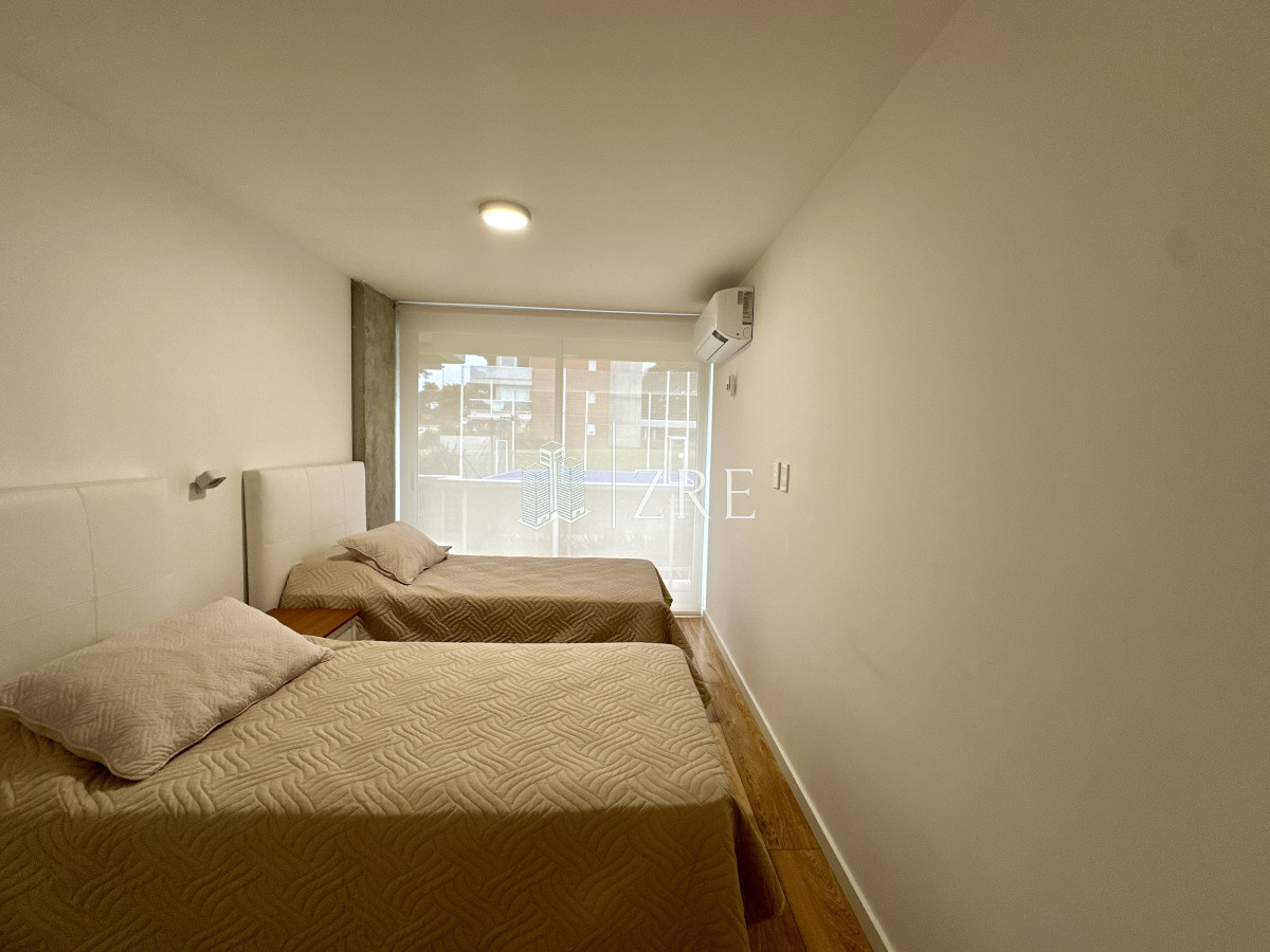 Apartamento ID.660 - Venta apartamento 2 dormitorios. Playa mansa, Punta del Este. 