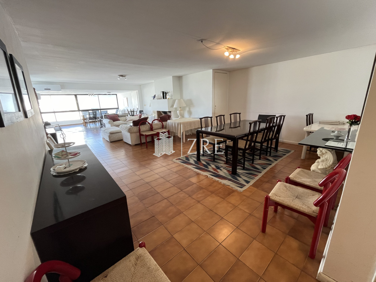 Apartamento ID.640 - Venta apartamento cuatro dormitorios, Península. Punta Del Este 