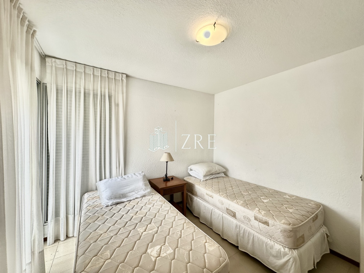 Apartamento ID.801 - Venta Apartamento - 3 Dormitorios 3 Baños - Primera linea Playa Mansa 
