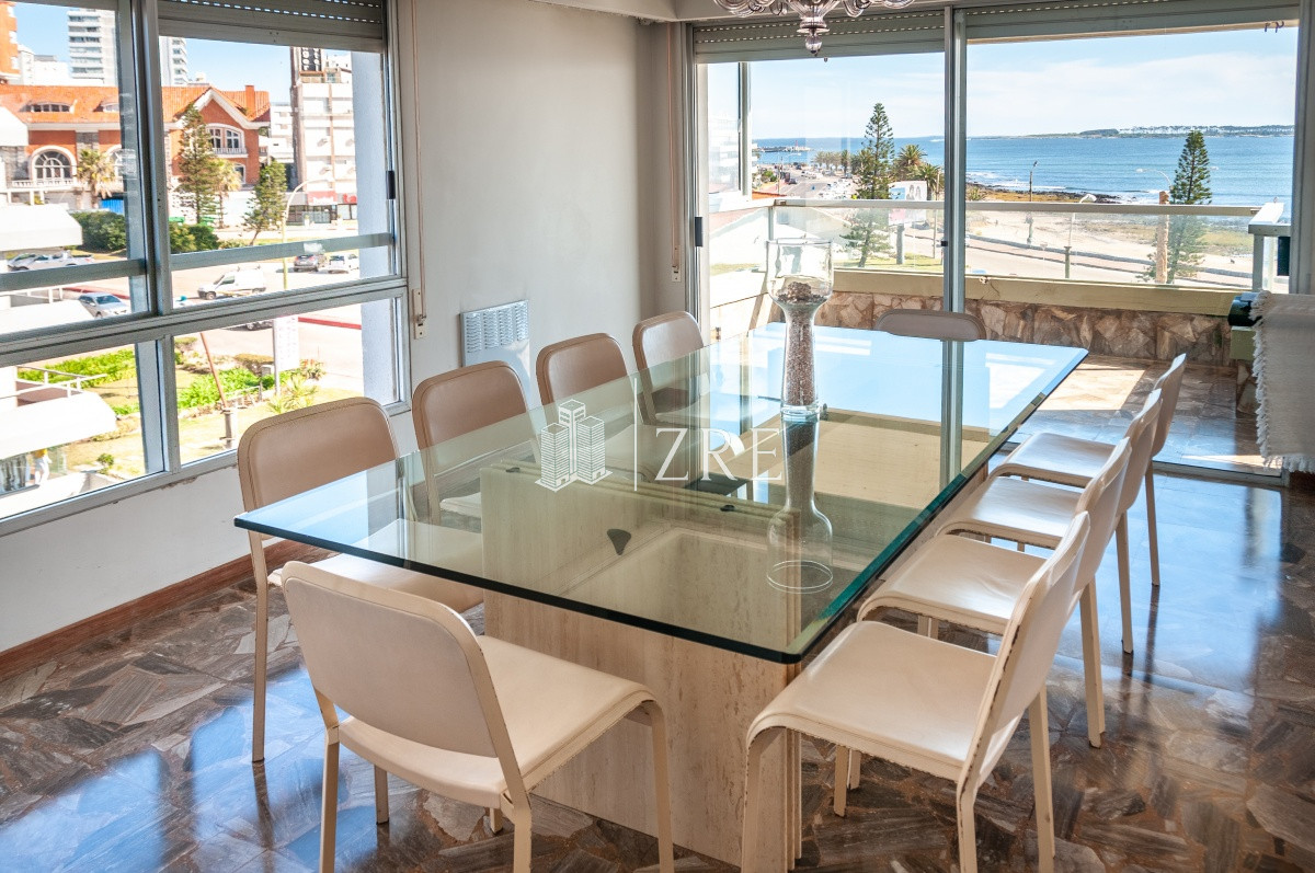 Apartamento ID.338 - Primera fila Playa Mansa, semipiso en Malecon.