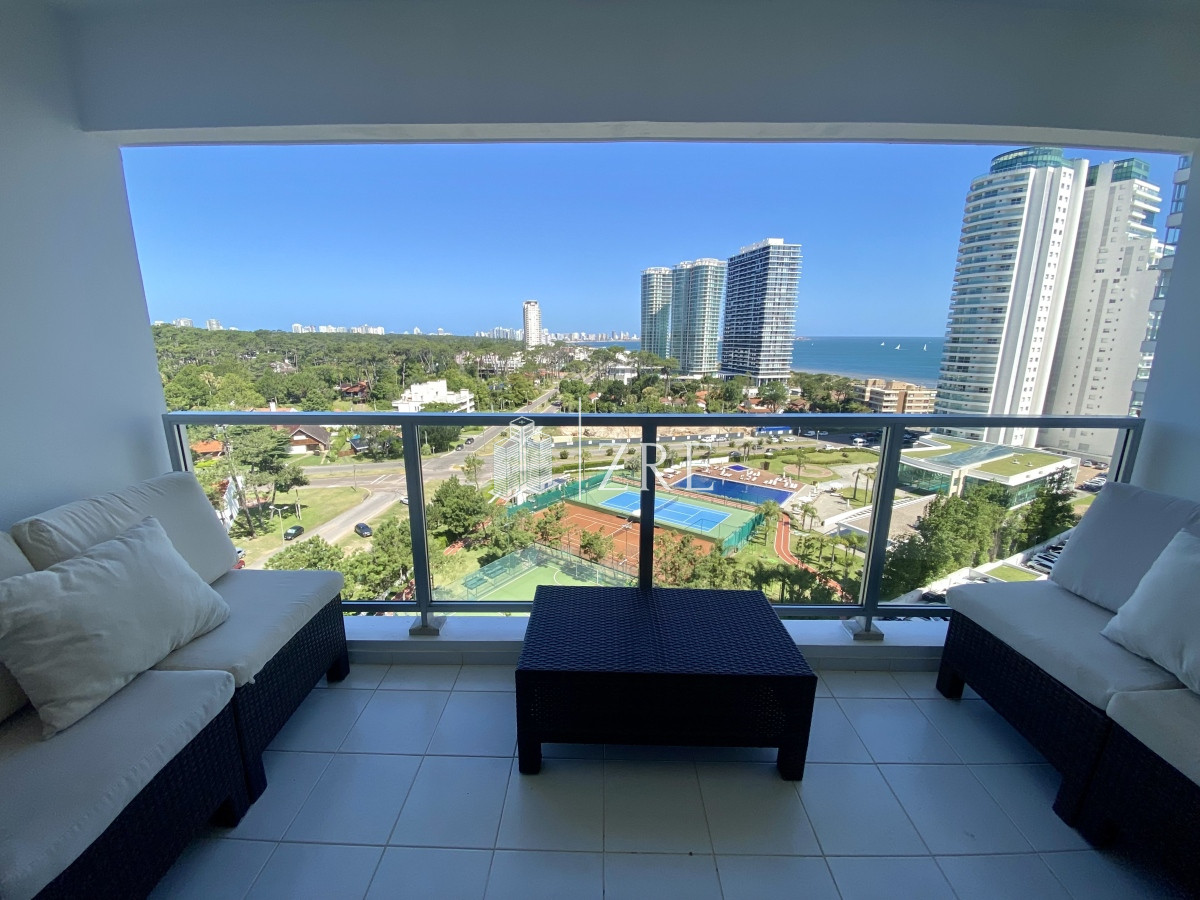 Apartamento ID.137 - Venta apartamento 3 dormitorios más dependencia, playa mansa. Punta del Este 