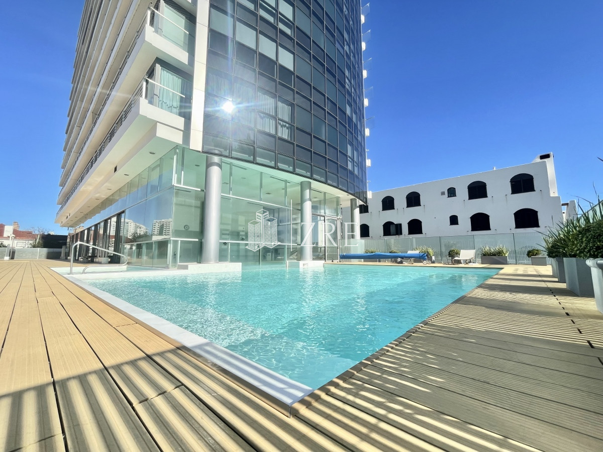 Apartamento ID.225 - Venta Departamento - 3 dormitorios + servicio - Punta Del Este -  Playa Mansa