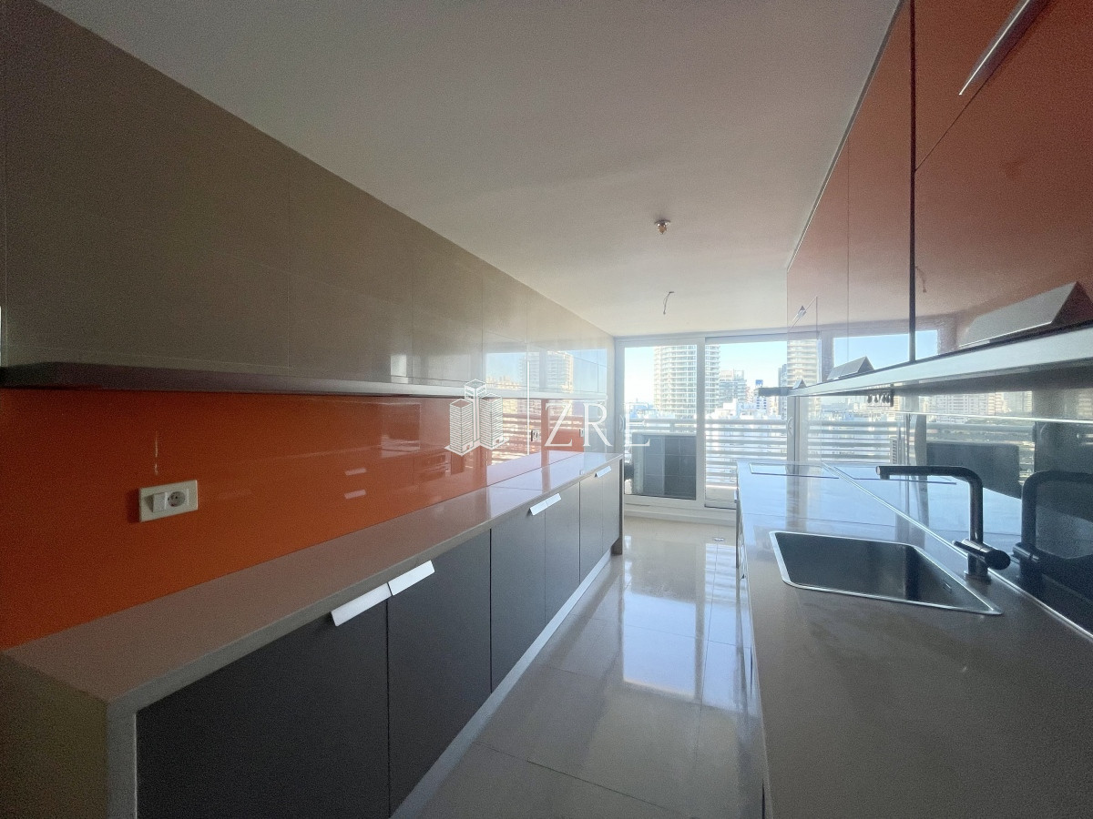 Apartamento ID.224 - Venta apartamento. 3 Dormitorios. Playa mansa, Punta del Este.