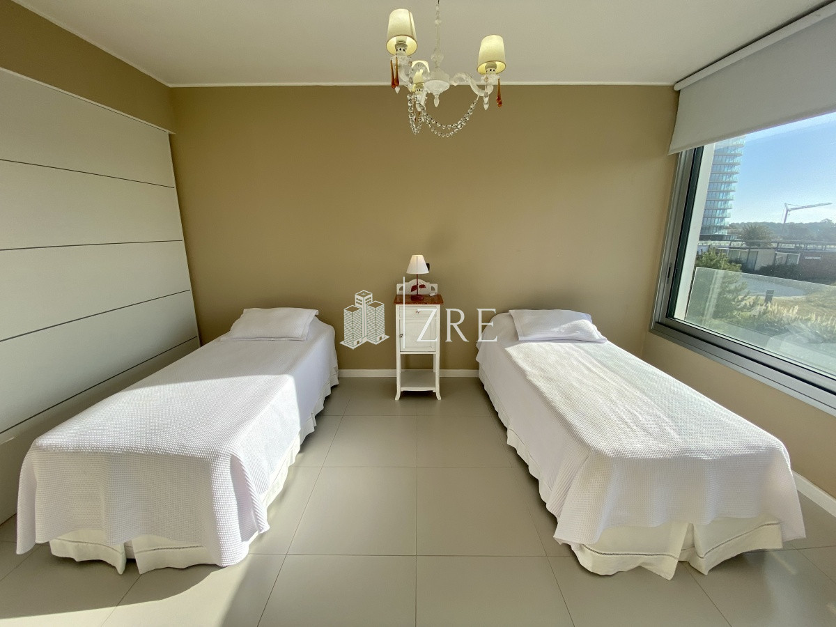 Apartamento ID.341 - Venta apartamento 4 dormitorios, playa brava Punta del Este 