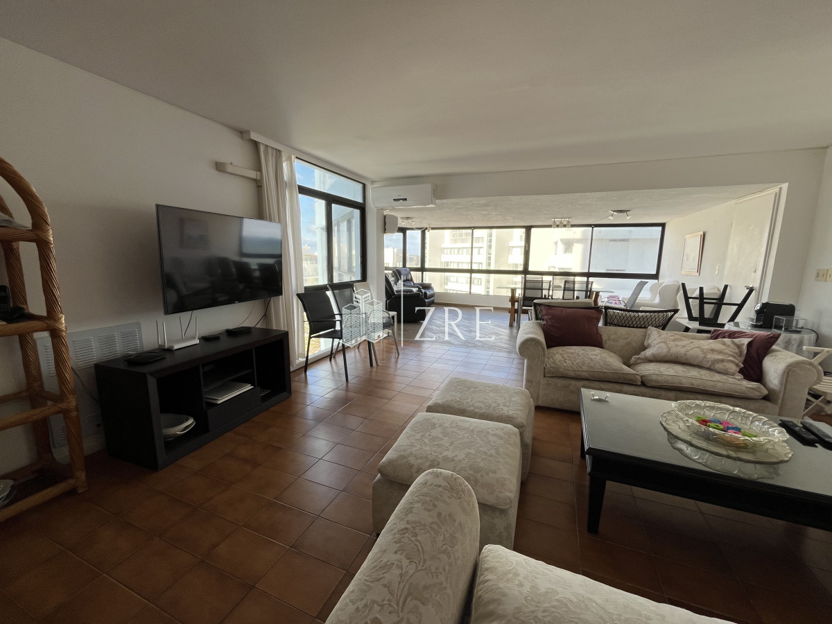 Apartamento ID.640 - Venta apartamento cuatro dormitorios, Península. Punta Del Este 