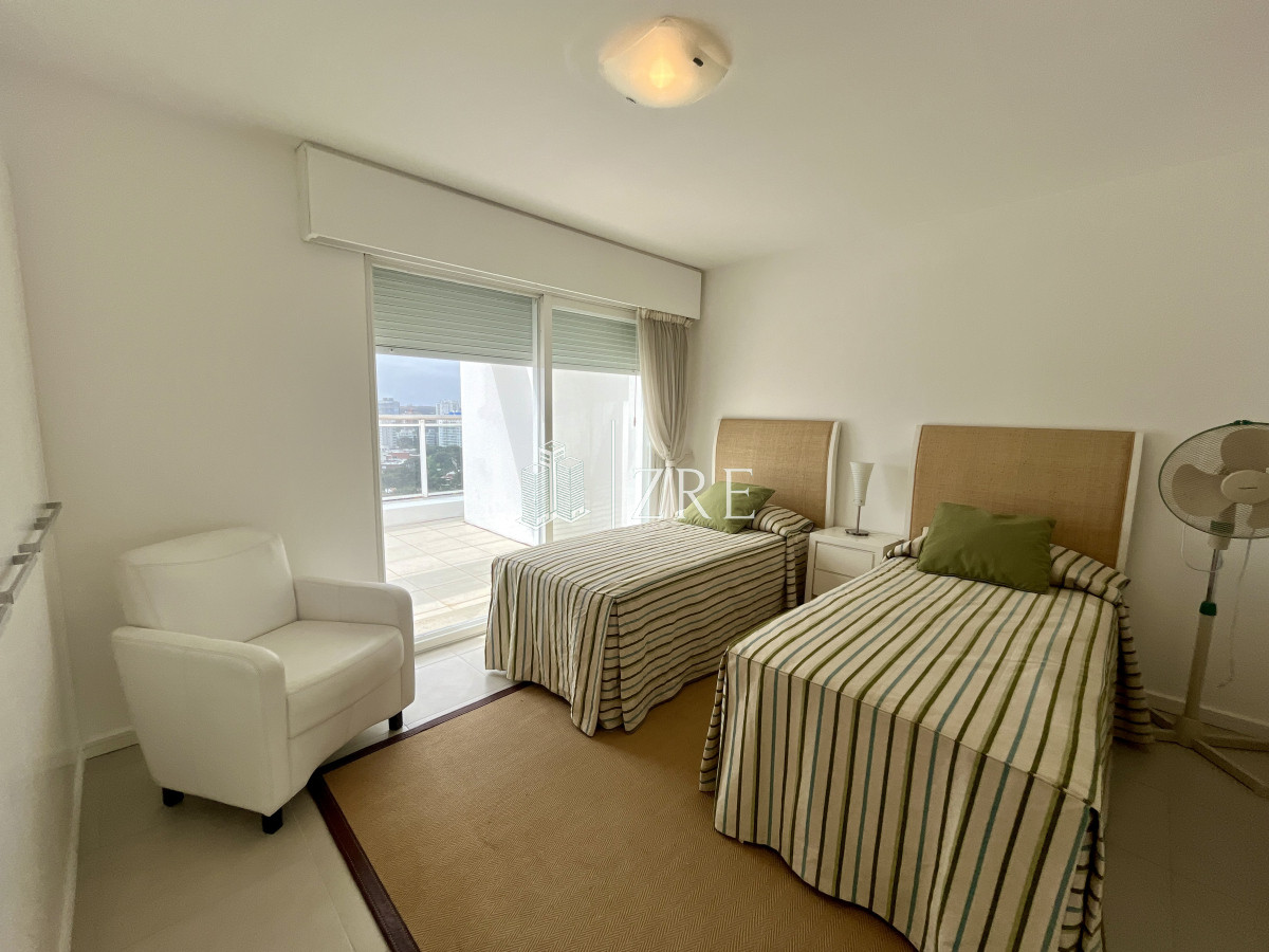 Apartamento ID.695 - Venta apartamento penthouse 3 dormitorios. Playa brava, Punta del Este 