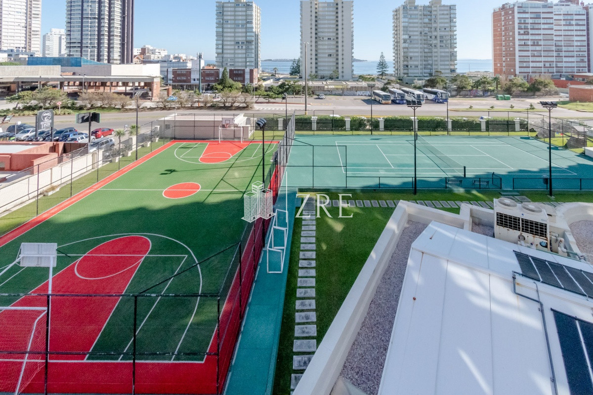 Apartamento ID.513 - Venta apartamento Imperiale II tres dormitorios y servicio playa brava Punta del Este