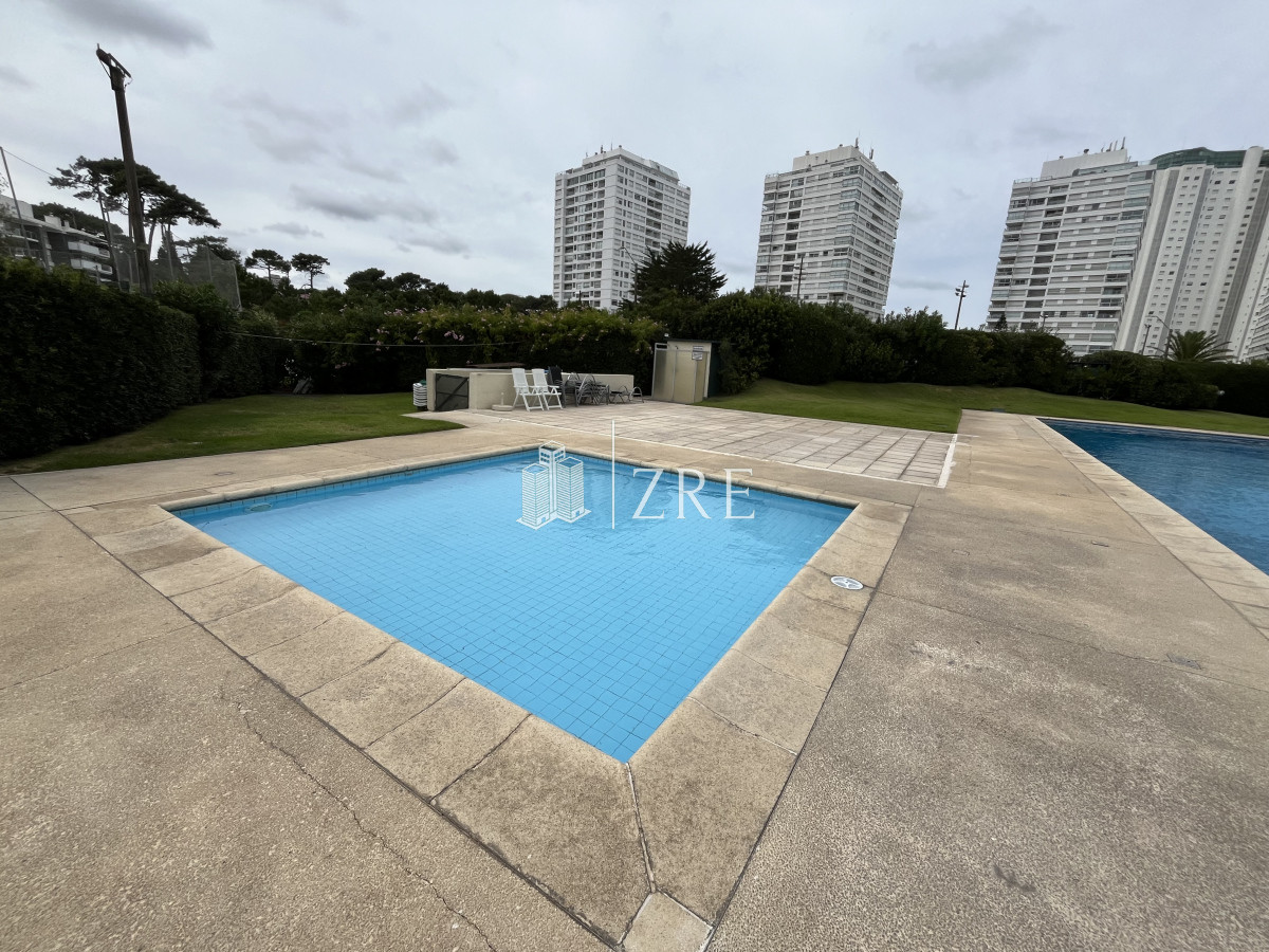 Apartamento ID.639 - Venta de apartamento tres dormitorios. 