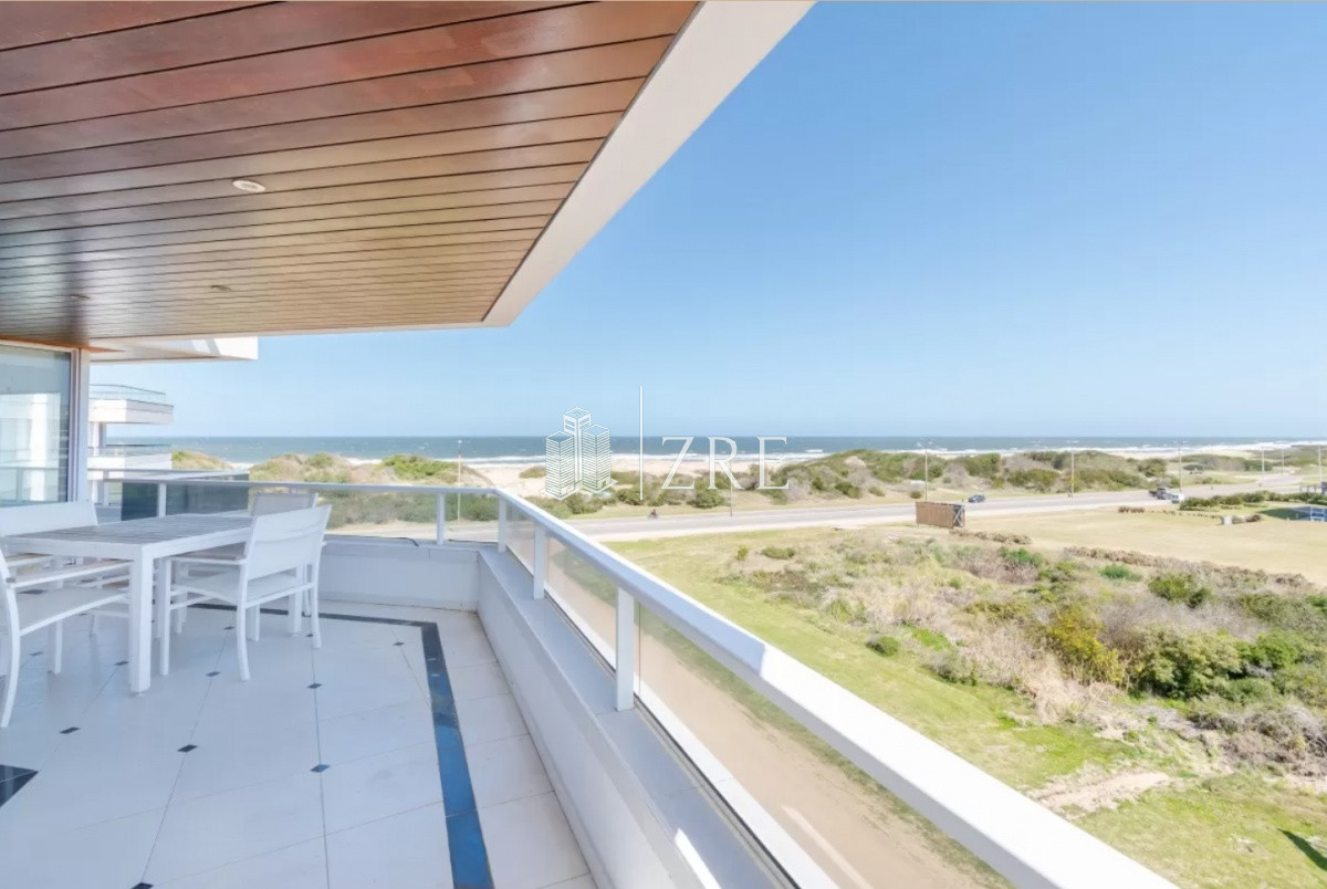 Apartamento ID.350 - Venta duplex 4 dormitorios playa brava Punta del Este