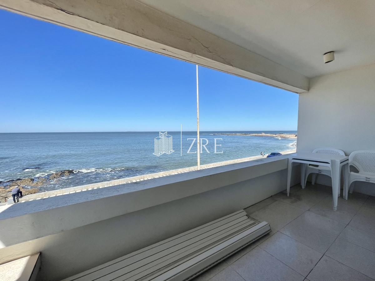 Apartamento ID.473 - Venta Apartamento en primera línea, Playa Brava, Punta del Este.