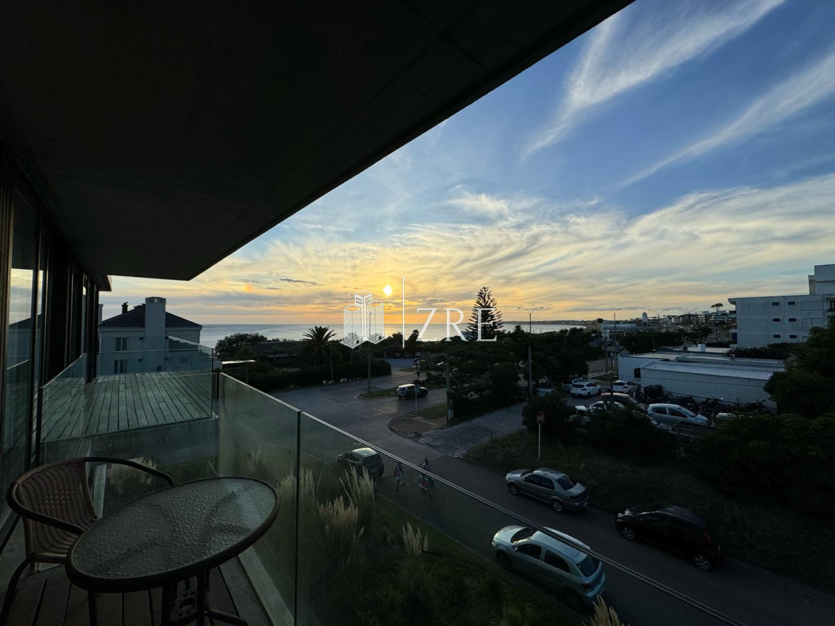 Apartamento ID.127 - Venta apartamento 2 dormitorios. Playa mansa, Punta del Este 