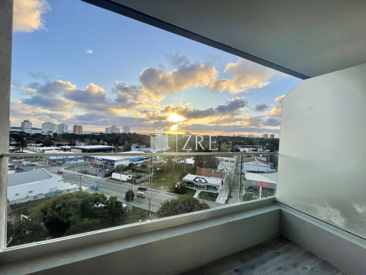 Apartamento ID.236 - Alquiler Anual - Apartamento 1 dormitorio y medio - Vista al Mar - Punta Del Este