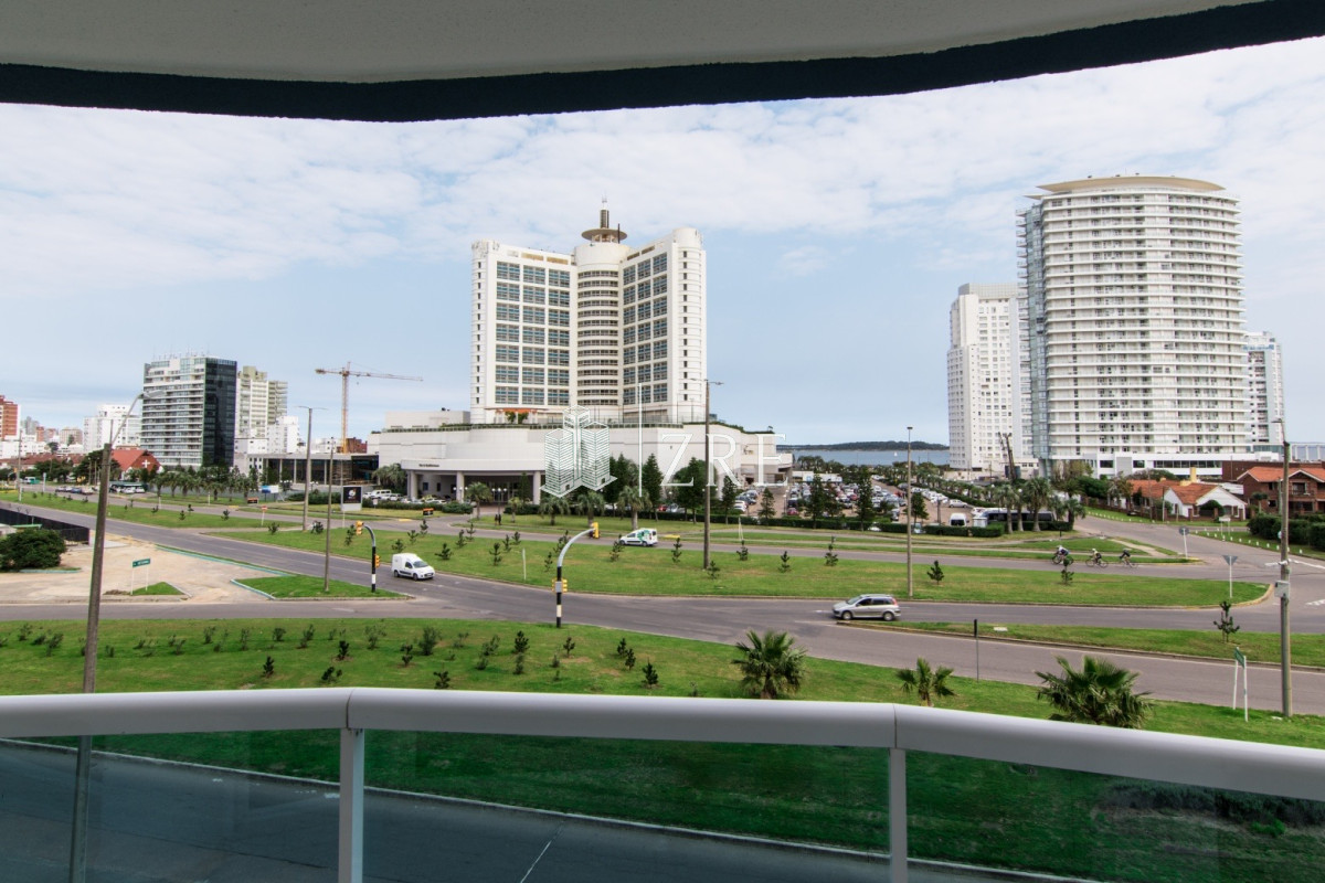 Apartamento ID.495 - Venta apartamento de 4 dormitorios a 200m del mar!