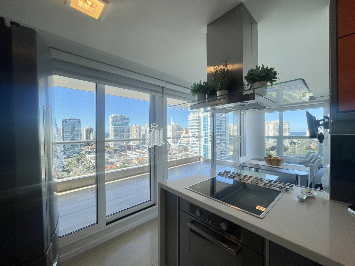 Apartamento ID.225 - Venta Departamento - 3 dormitorios + servicio - Punta Del Este -  Playa Mansa