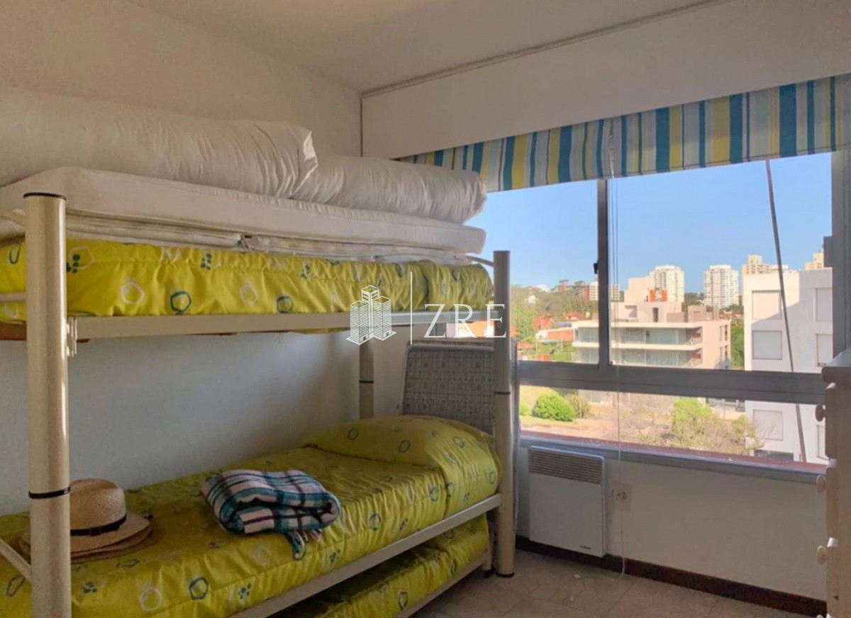 Apartamento ID.472 - Venta apartamento Frente al Mar, Playa Mansa en Venta Dos Dormitorios y Parrillero