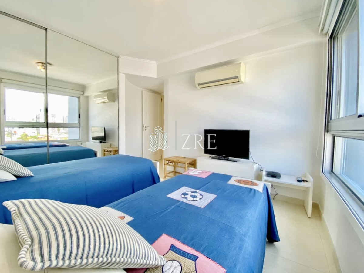 Apartamento ID.903 - Apartamento en Venta de tres dormitorios, Punta del Este 