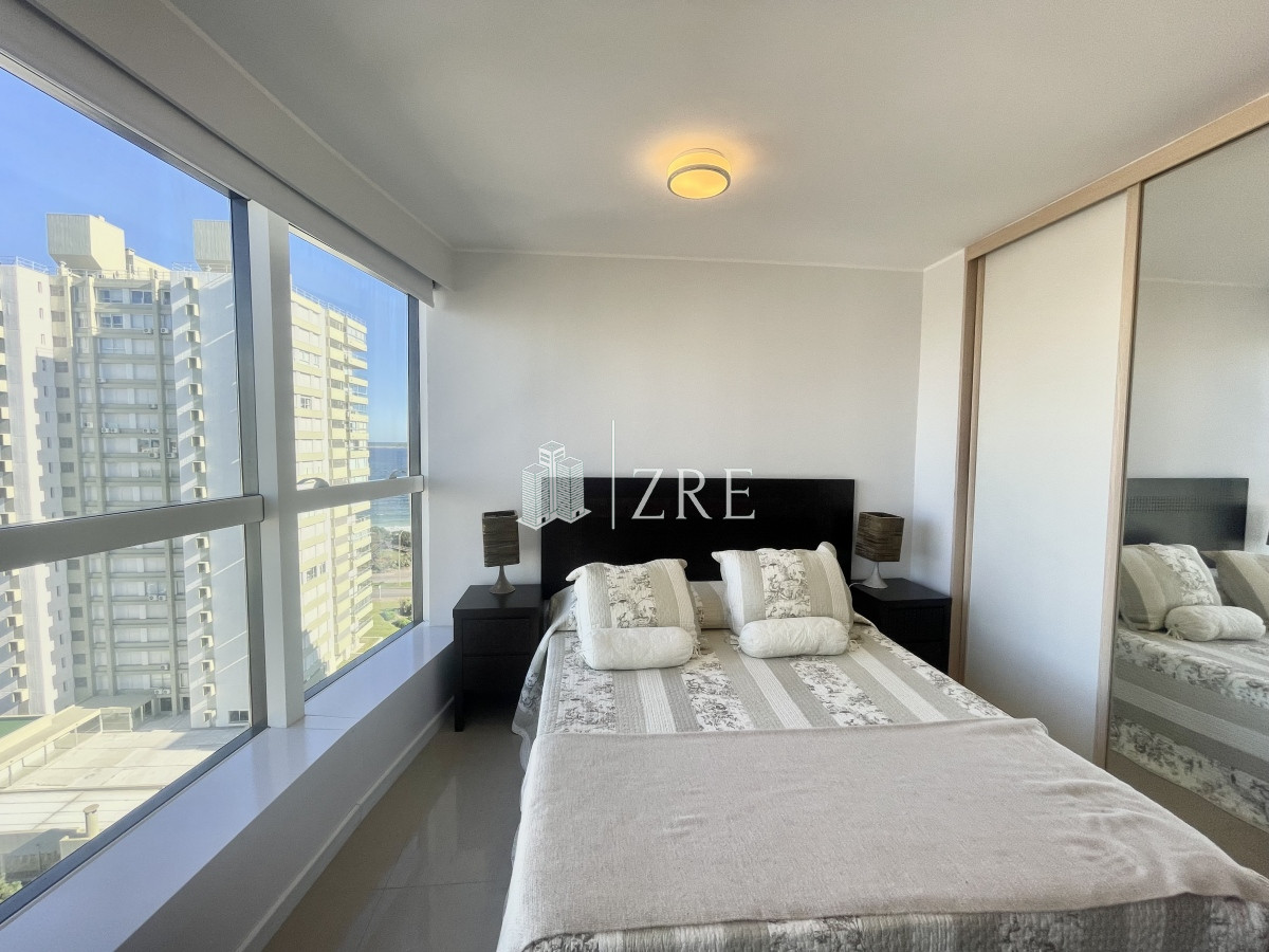 Apartamento ID.225 - Venta Departamento - 3 dormitorios + servicio - Punta Del Este -  Playa Mansa
