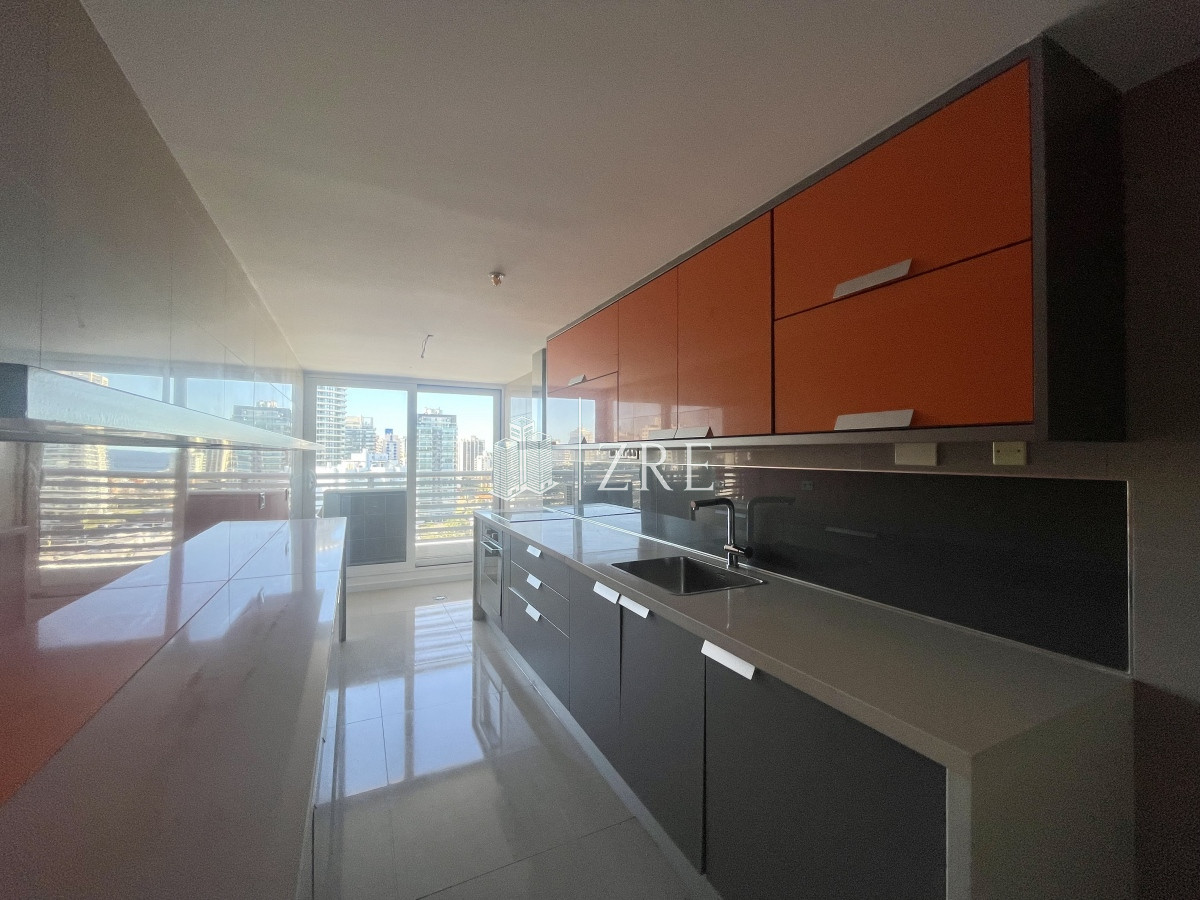 Apartamento ID.224 - Venta apartamento. 3 Dormitorios. Playa mansa, Punta del Este.
