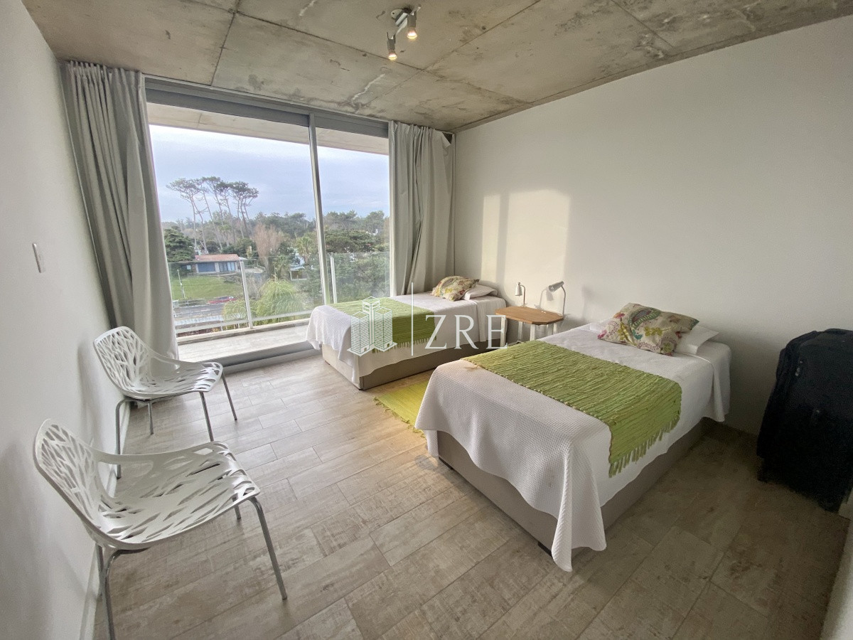 Apartamento ID.335 - Venta apartamento 3 dormitorios playa mansa Punta del Este