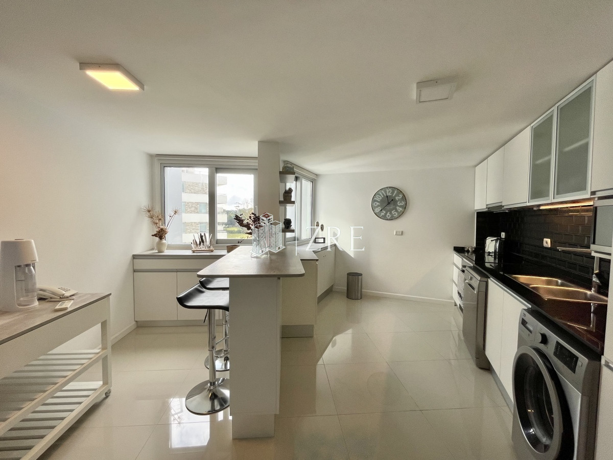Apartamento ID.235 - venta apartamento 2 dormitorios  2 baños  Parrillero. Playa mansa, Punta del Este 