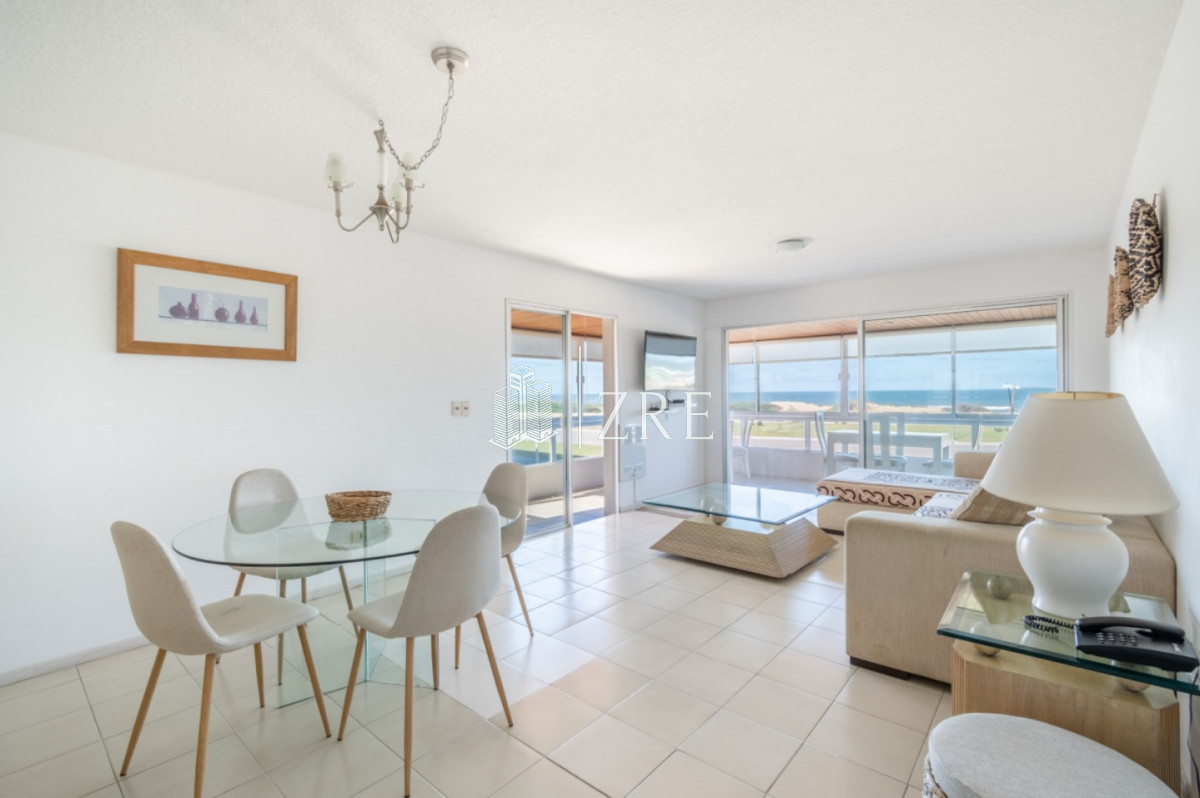 Apartamento ID.674 - Venta apartamento 3 dormitorios. Playa brava, Punta del Este. 