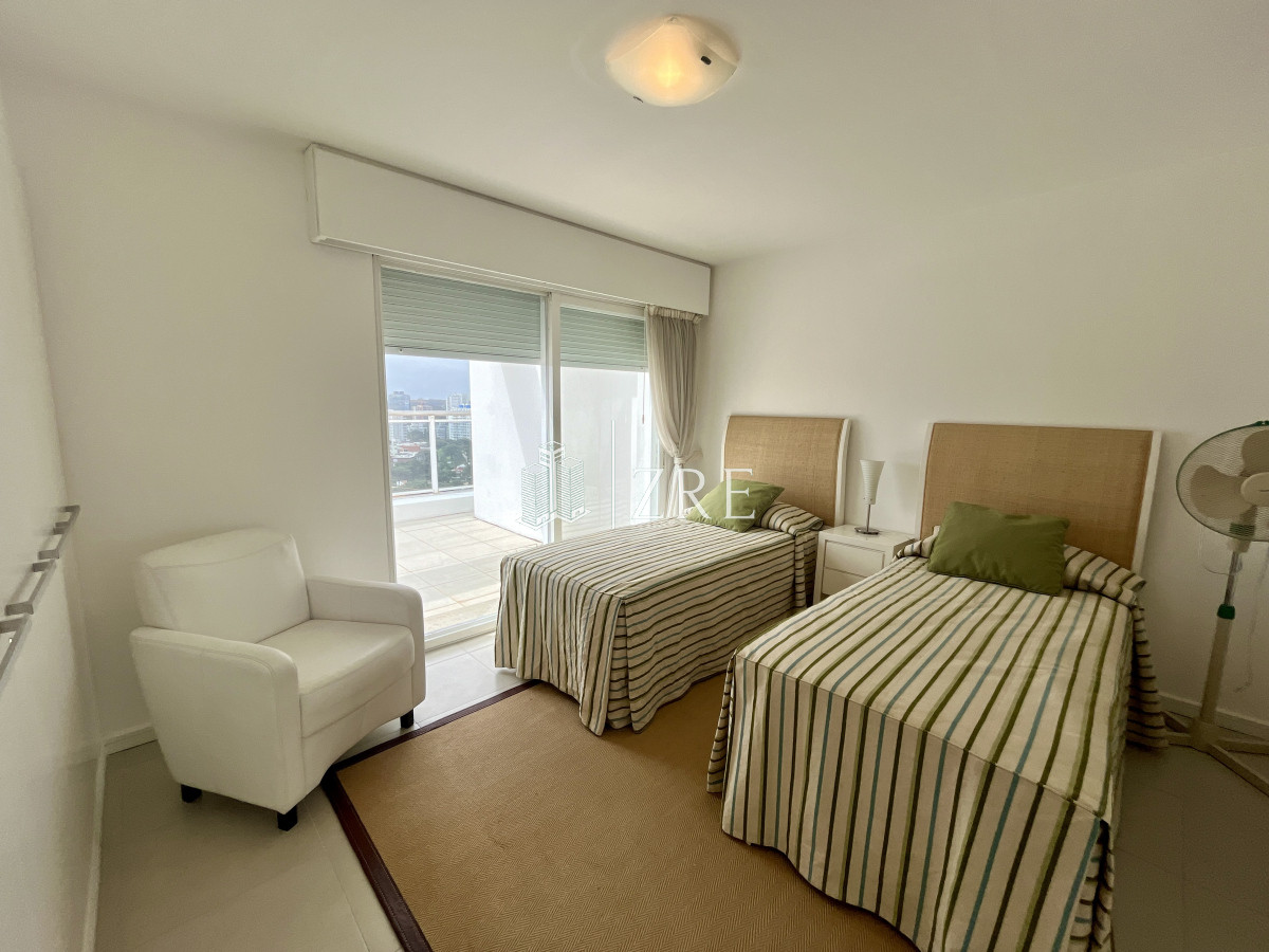Apartamento ID.695 - Venta apartamento penthouse 3 dormitorios. Playa brava, Punta del Este 
