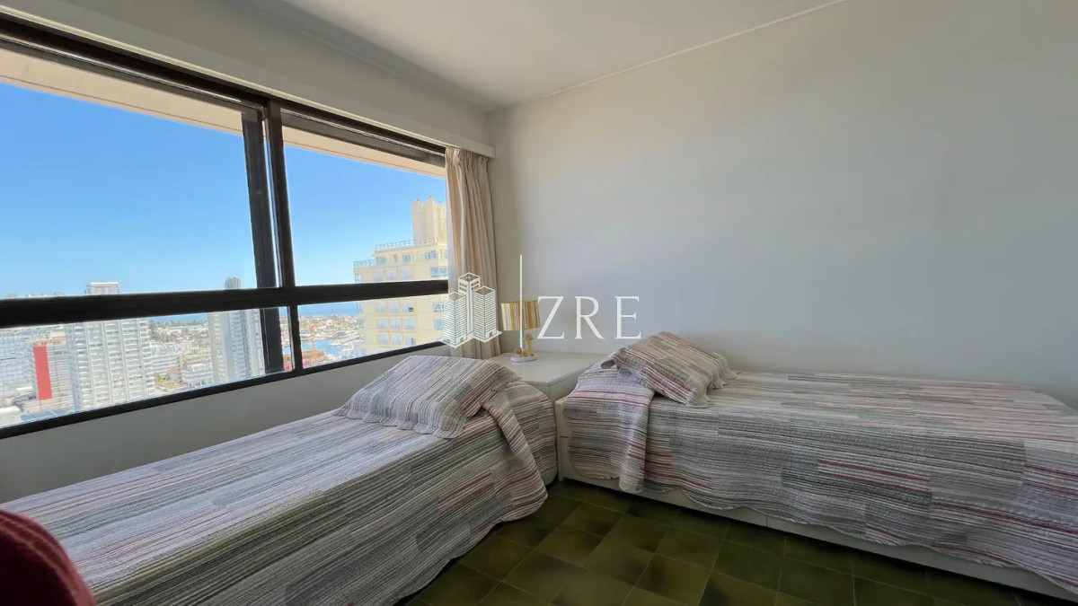 Apartamento ID.651 - Venta de apartamento cuatro dormitorios . Península, Punta Del Este