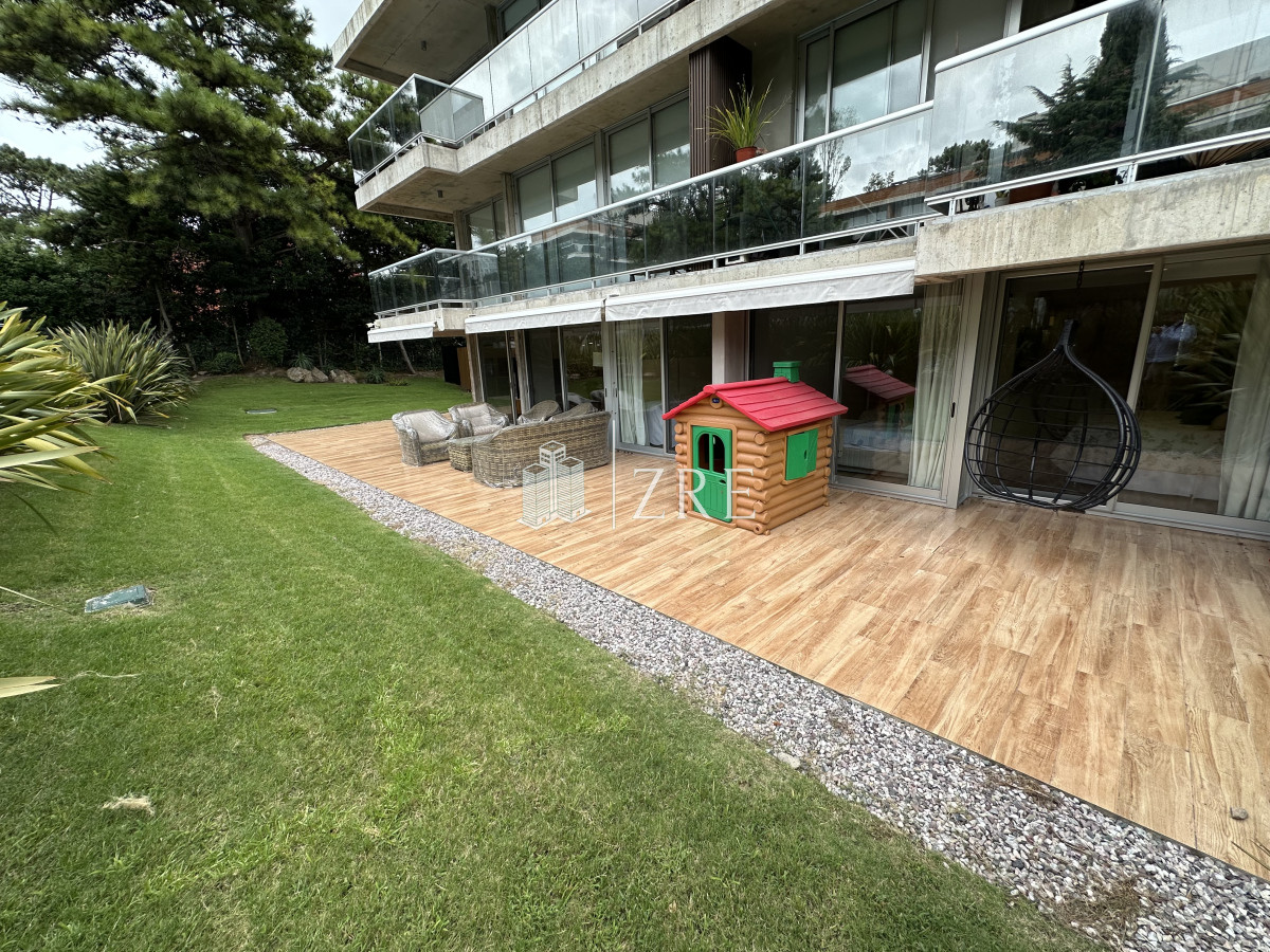 Apartamento ID.661 - Venta apartamento 3 dormitorios. Playa mansa, Punta del Este. 