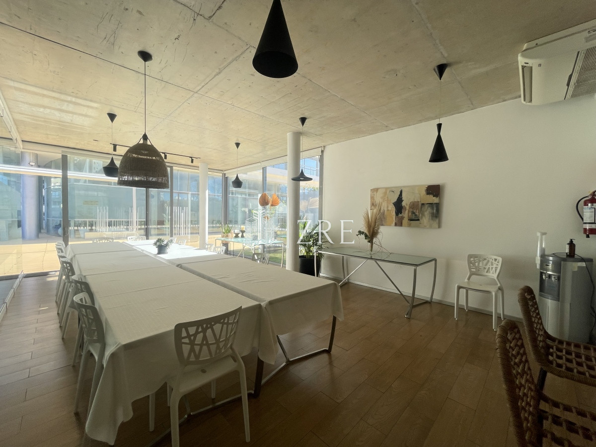 Apartamento ID.225 - Venta Departamento - 3 dormitorios + servicio - Punta Del Este -  Playa Mansa