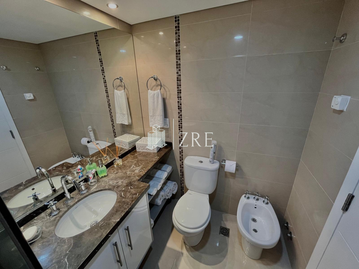 Apartamento ID.656 - Venta apartamento 2 dormitorios. Playa mansa, Punta del Este. 