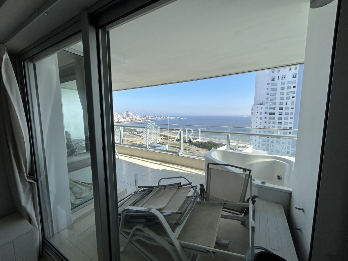 Apartamento ID.736 - Venta apartamento Punta del Este en Playa Mansa con vista al mar. 2 dormitorios