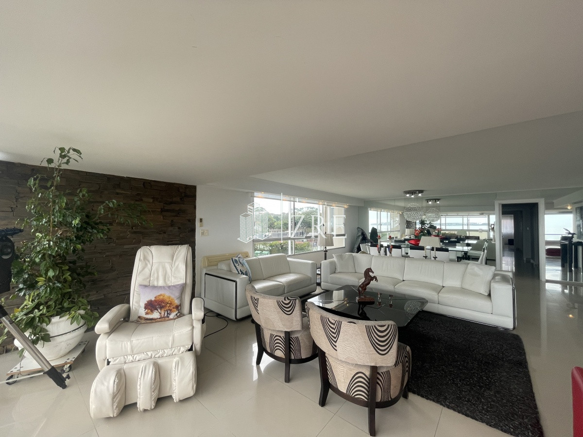 Apartamento ID.496 - Venta apartamento 3 dormitorios playa mansa Punta del Este