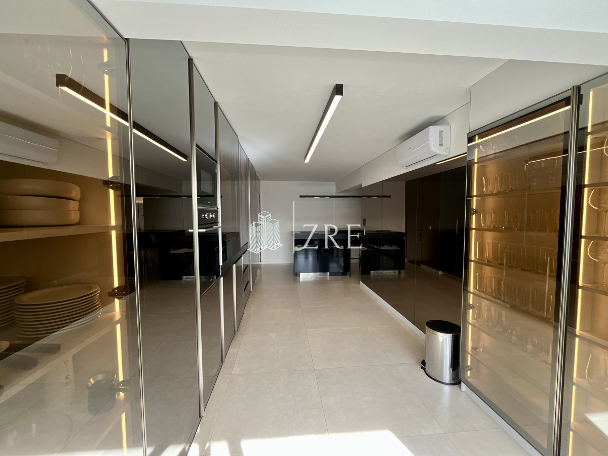 Apartamento ID.668 - Venta apartamento 4 dormitorios. Playa brava, Punta del Este 