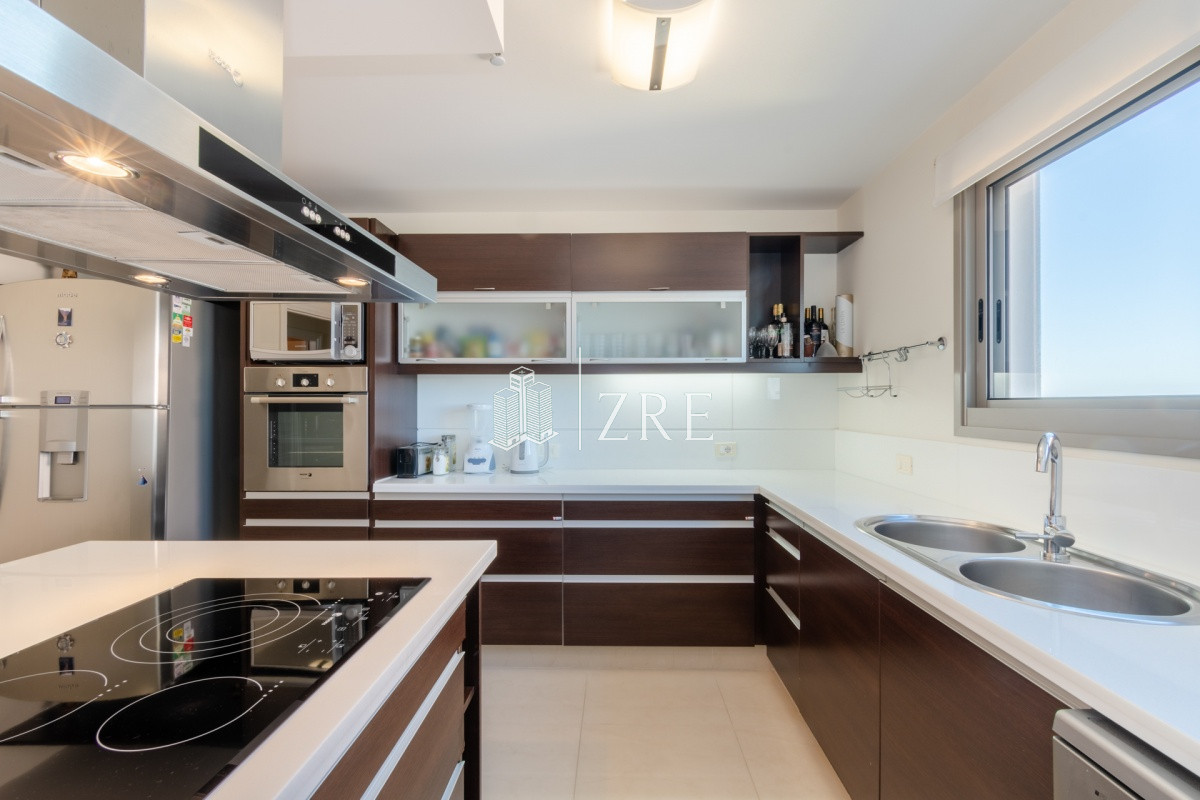 Apartamento ID.513 - Venta apartamento Imperiale II tres dormitorios y servicio playa brava Punta del Este