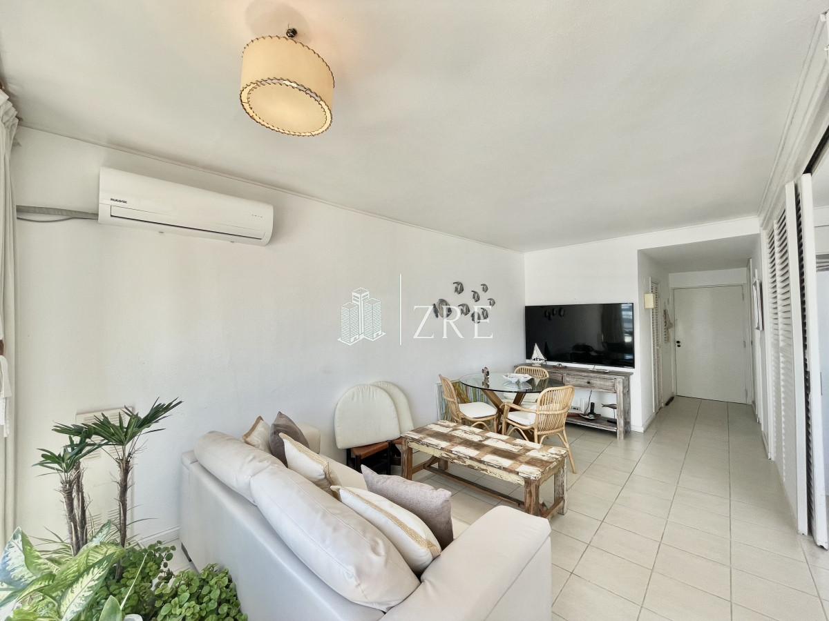 Apartamento ID.160 - Venta apartamento 1 dormitorio con vista al mar. Península, Punta del Este.  