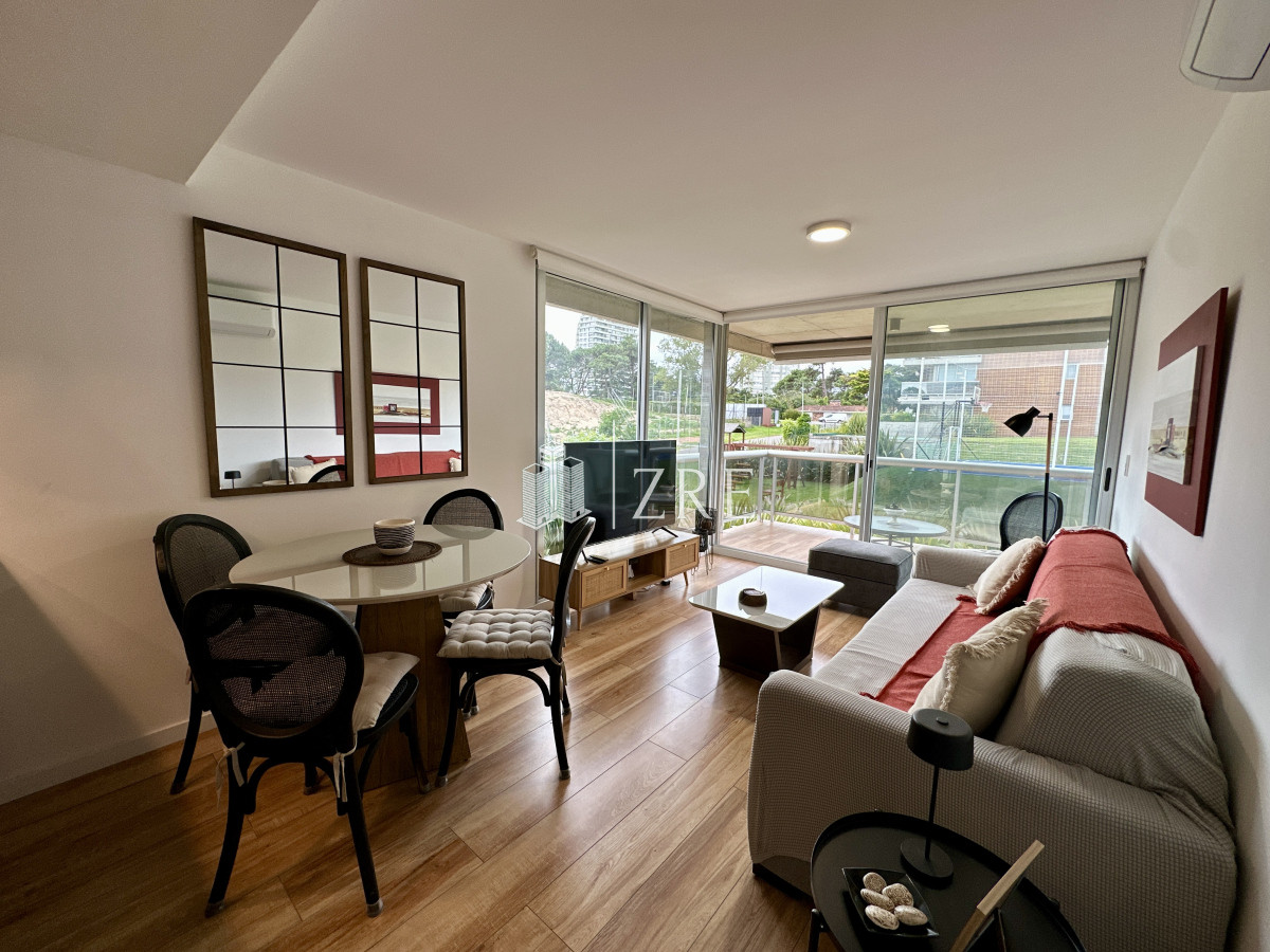 Apartamento ID.660 - Venta apartamento 2 dormitorios. Playa mansa, Punta del Este. 