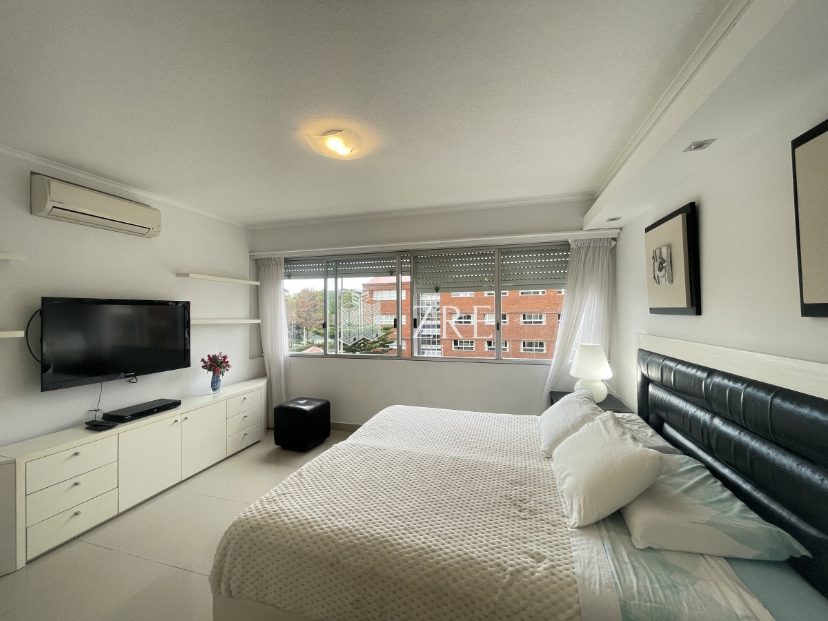 Apartamento ID.496 - Venta apartamento 3 dormitorios playa mansa Punta del Este