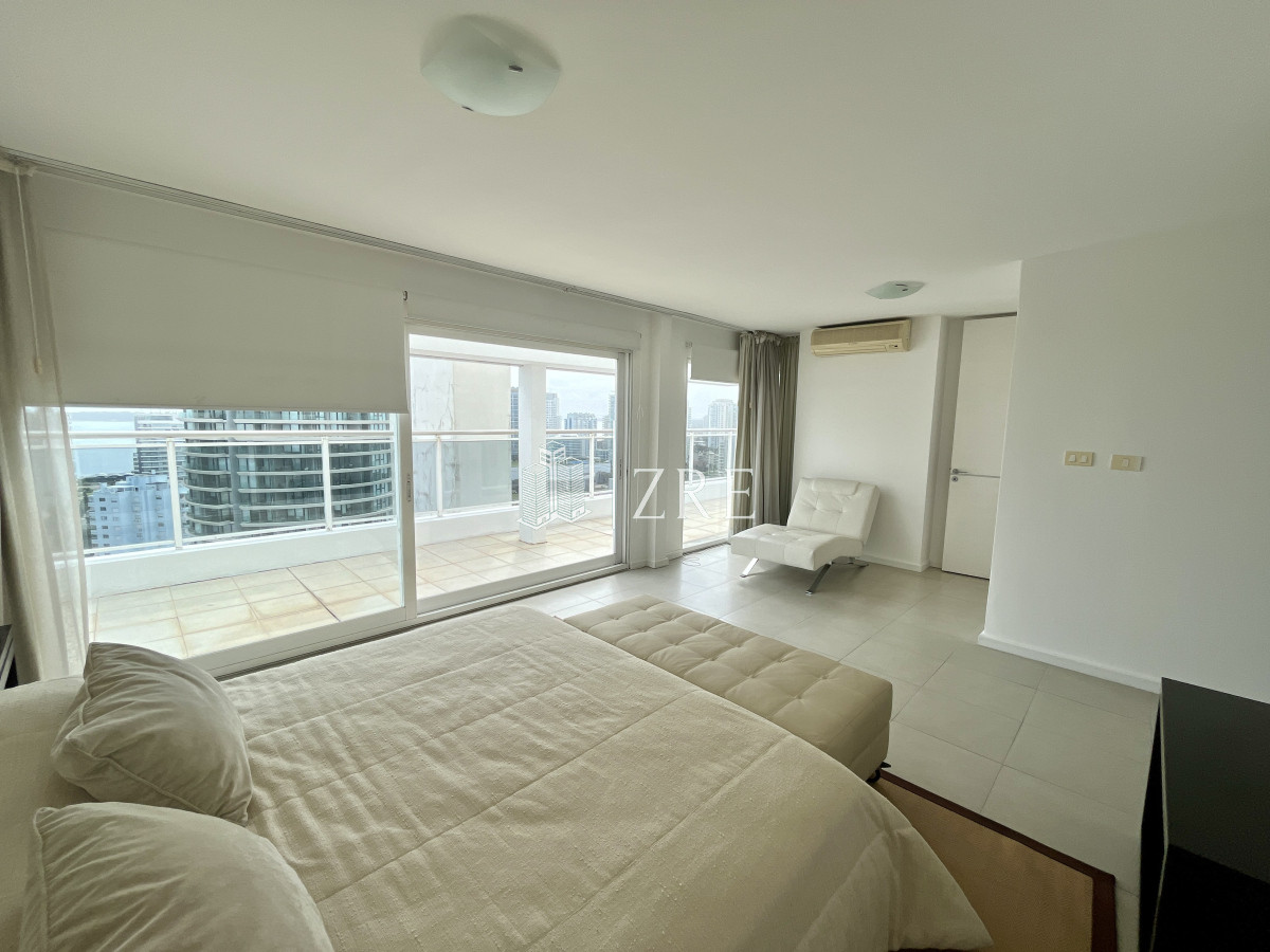 Apartamento ID.695 - Venta apartamento penthouse 3 dormitorios. Playa brava, Punta del Este 