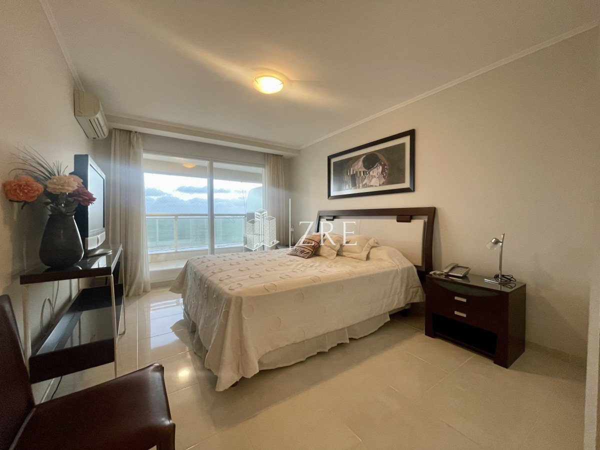 Apartamento ID.419 - Venta apartamento en playa mansa, primera línea, Punta del Este