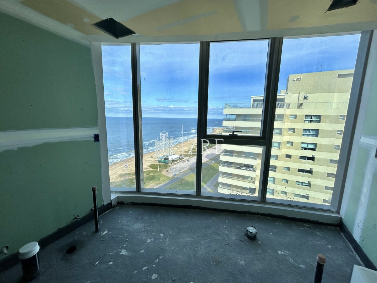 Apartamento ID.106 - Venta Penthouse Duplex Punta del Este con vista al mar. 4 dormitorios