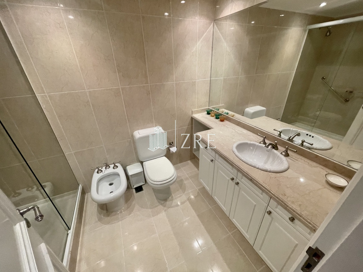 Apartamento ID.419 - Venta apartamento en playa mansa, primera línea, Punta del Este