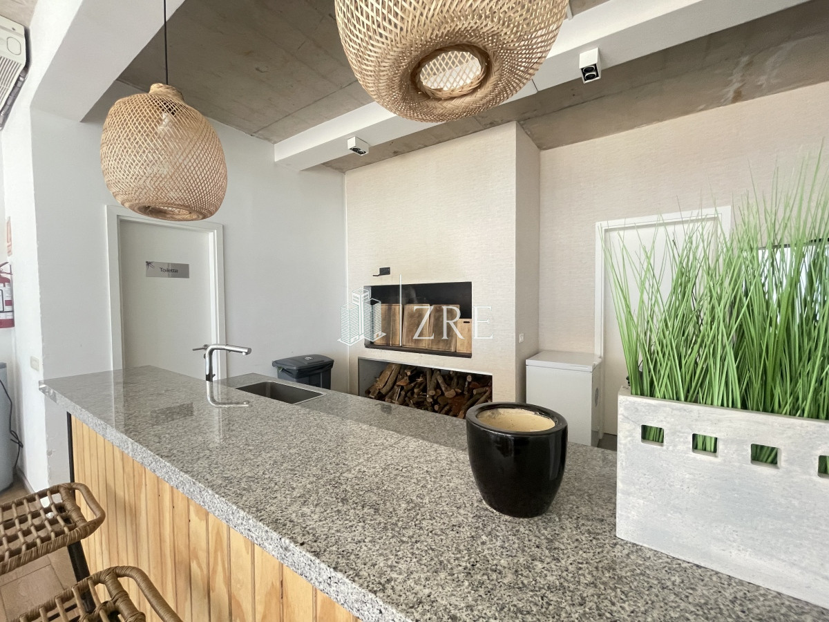Apartamento ID.225 - Venta Departamento - 3 dormitorios + servicio - Punta Del Este -  Playa Mansa