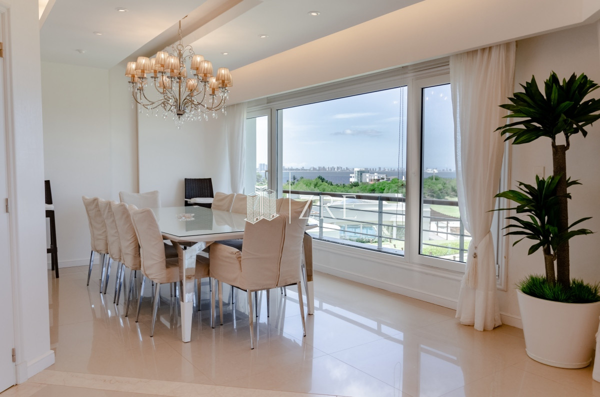 Apartamento ID.54 - Venta apartamento 4 dormitorios. Playa mansa, Punta del Este