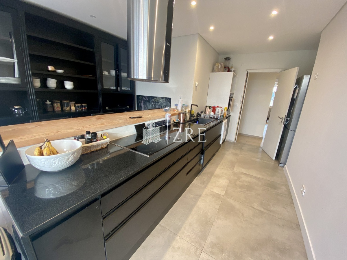 Apartamento ID.533 - Venta apartamento de 4 dormitorios Punta del Este