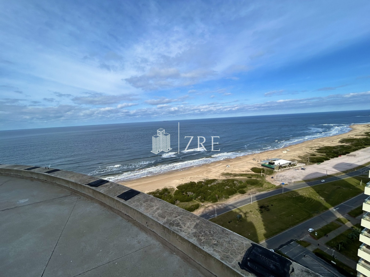 Apartamento ID.106 - Venta Penthouse Duplex Punta del Este con vista al mar. 4 dormitorios